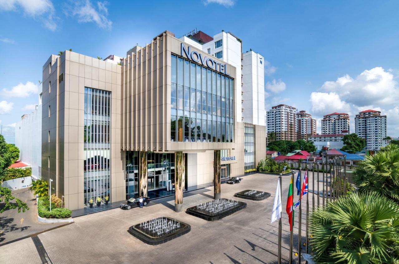 Novotel Yangon Max Экстерьер фото