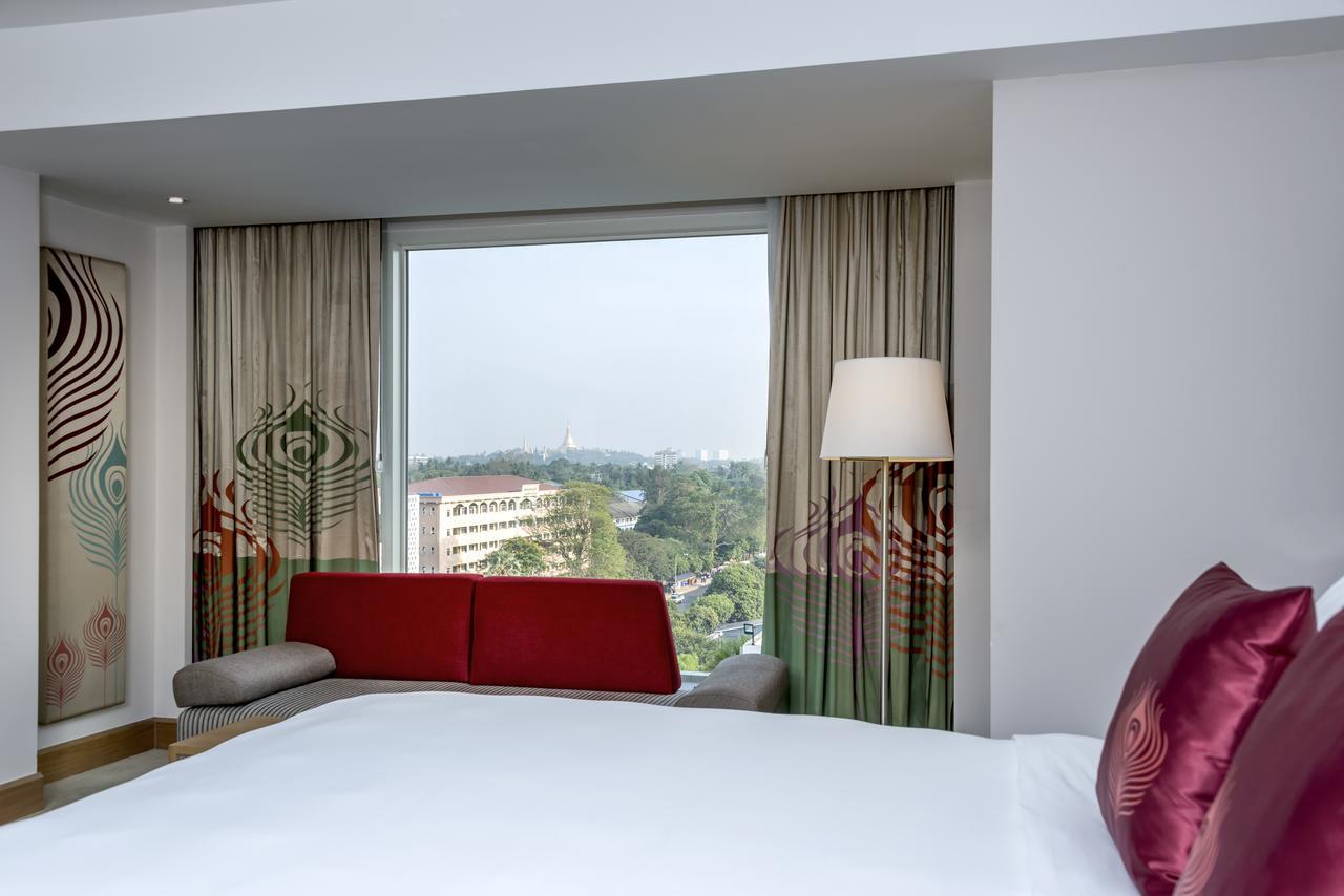 Novotel Yangon Max Экстерьер фото